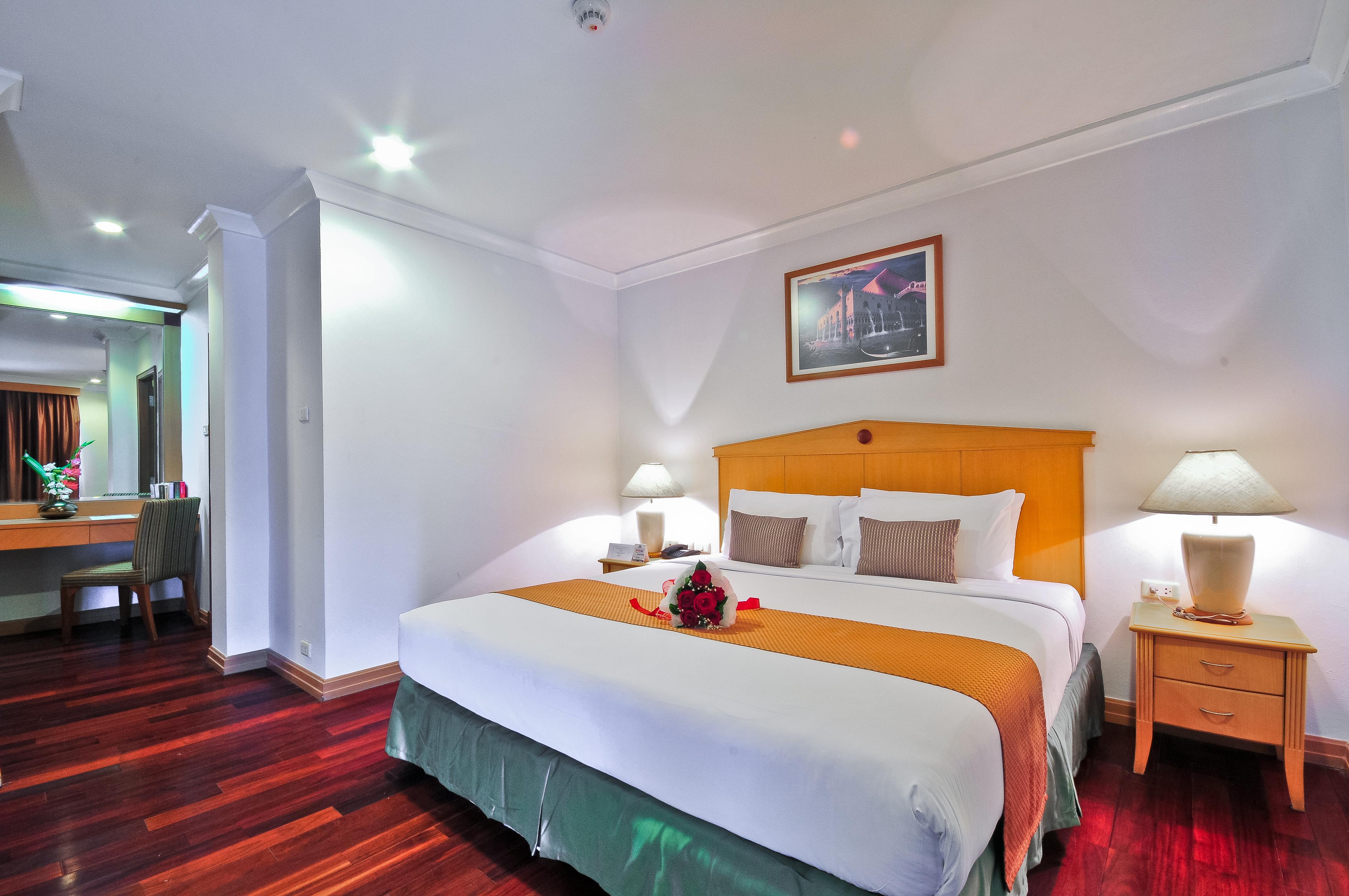 Admiral Suites Банкок Екстериор снимка
