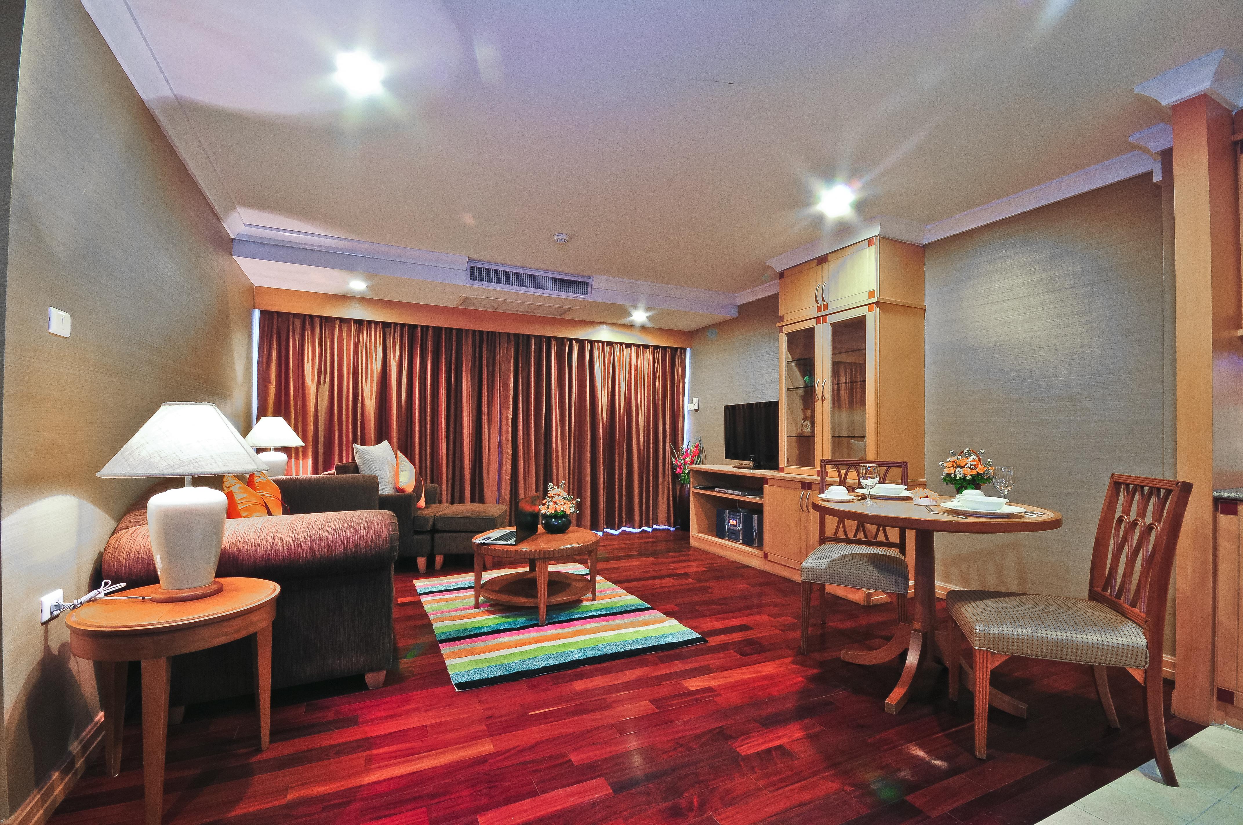 Admiral Suites Банкок Екстериор снимка