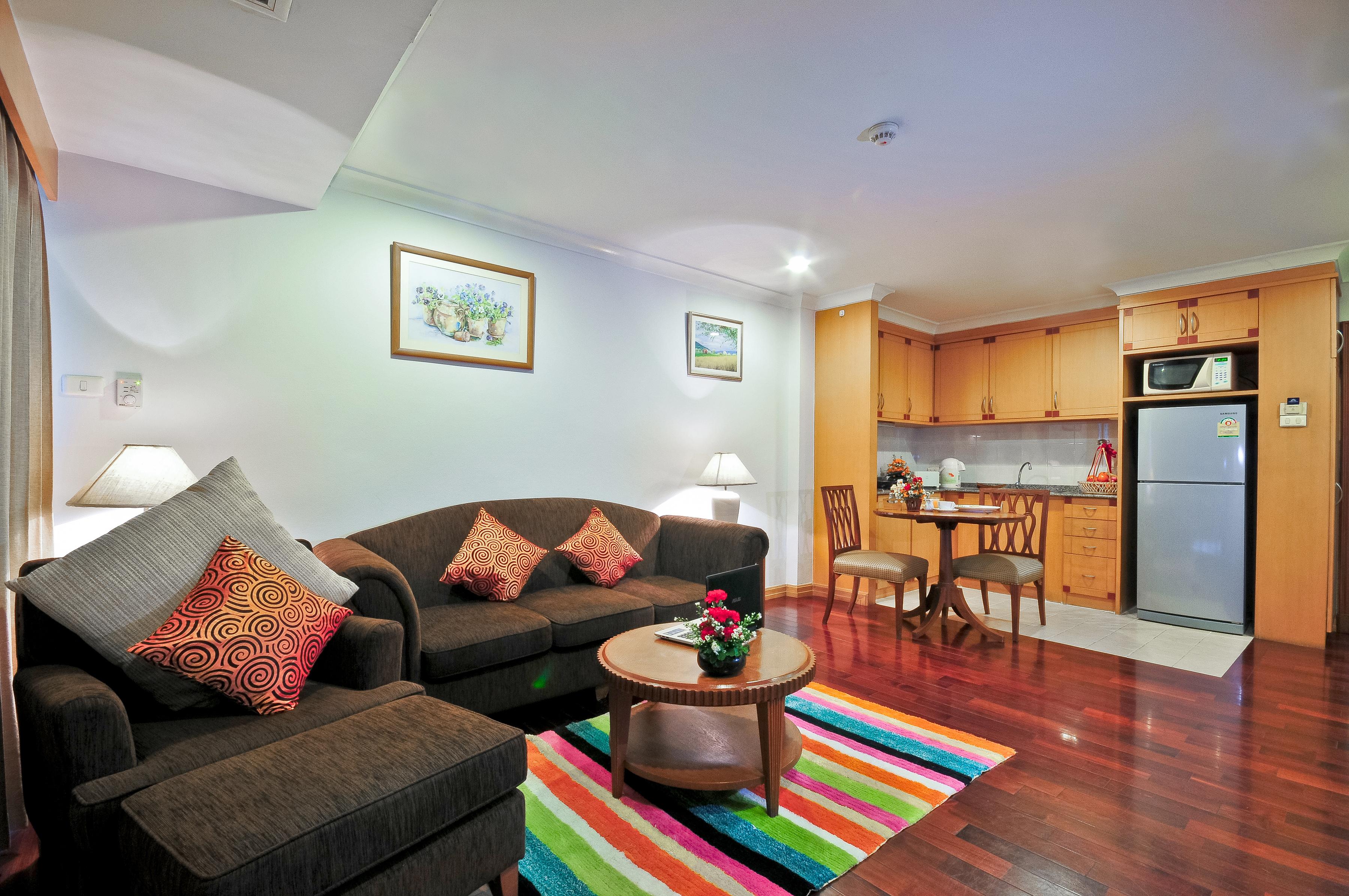 Admiral Suites Банкок Екстериор снимка