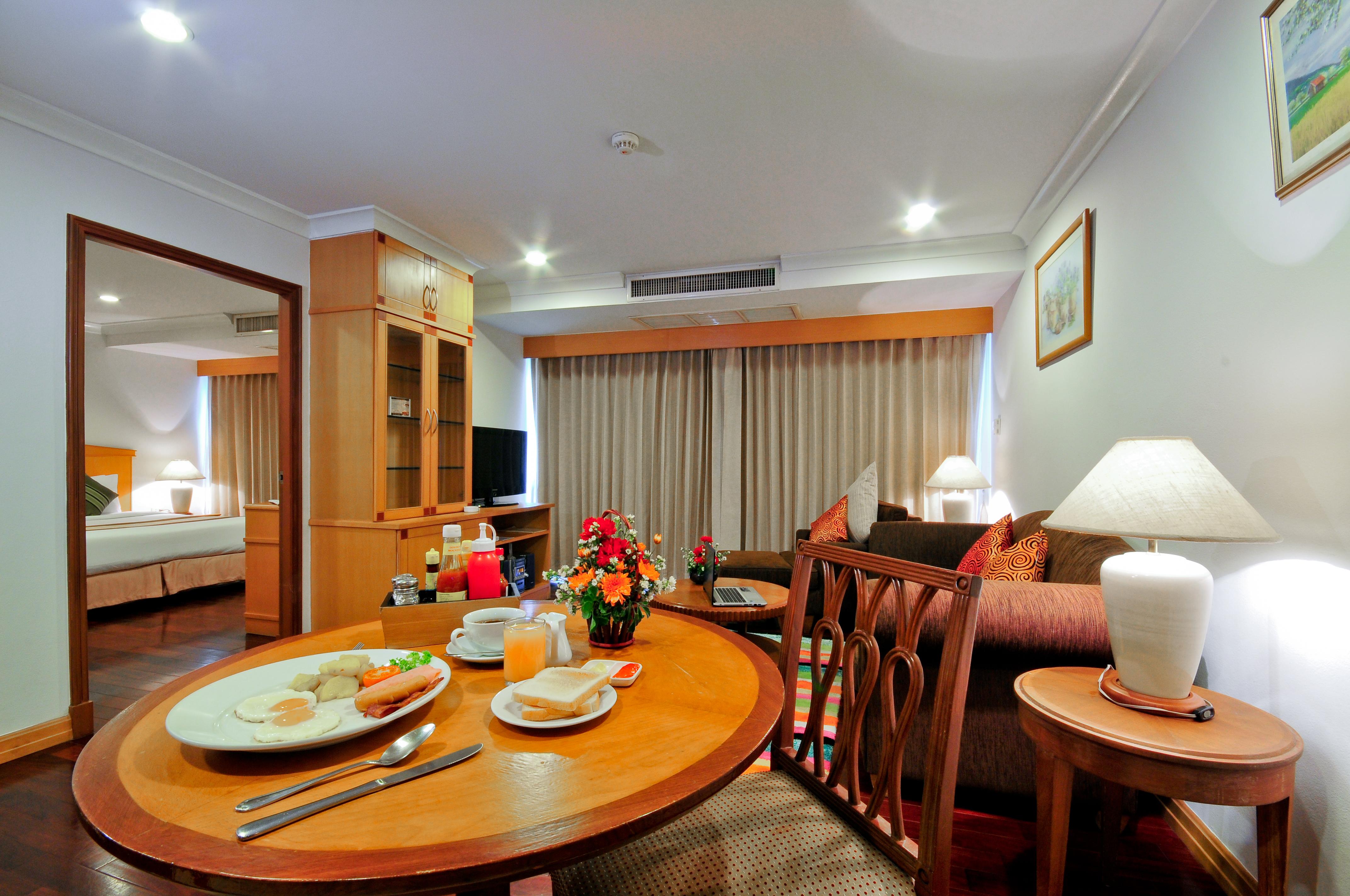 Admiral Suites Банкок Екстериор снимка