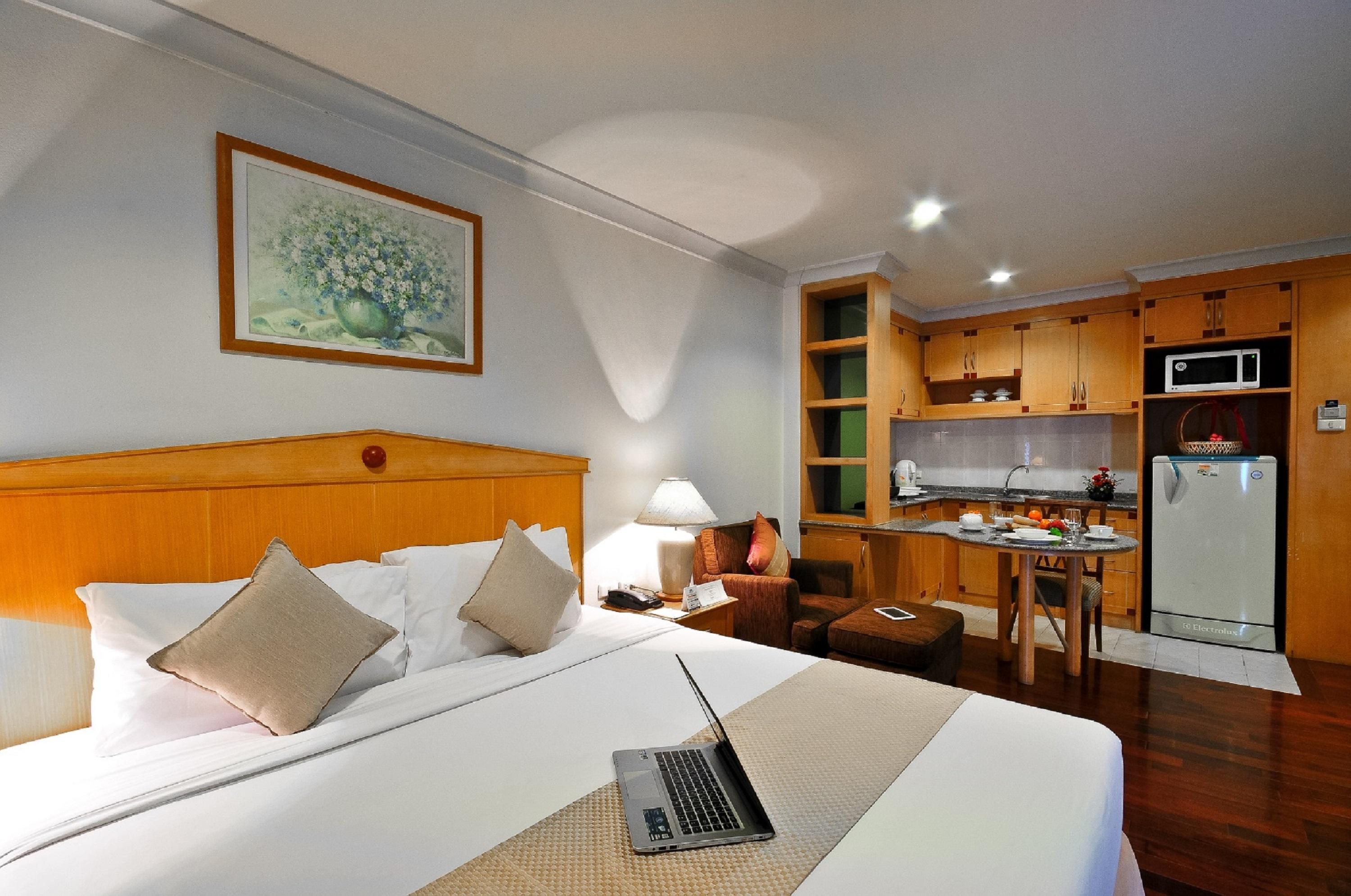 Admiral Suites Банкок Екстериор снимка