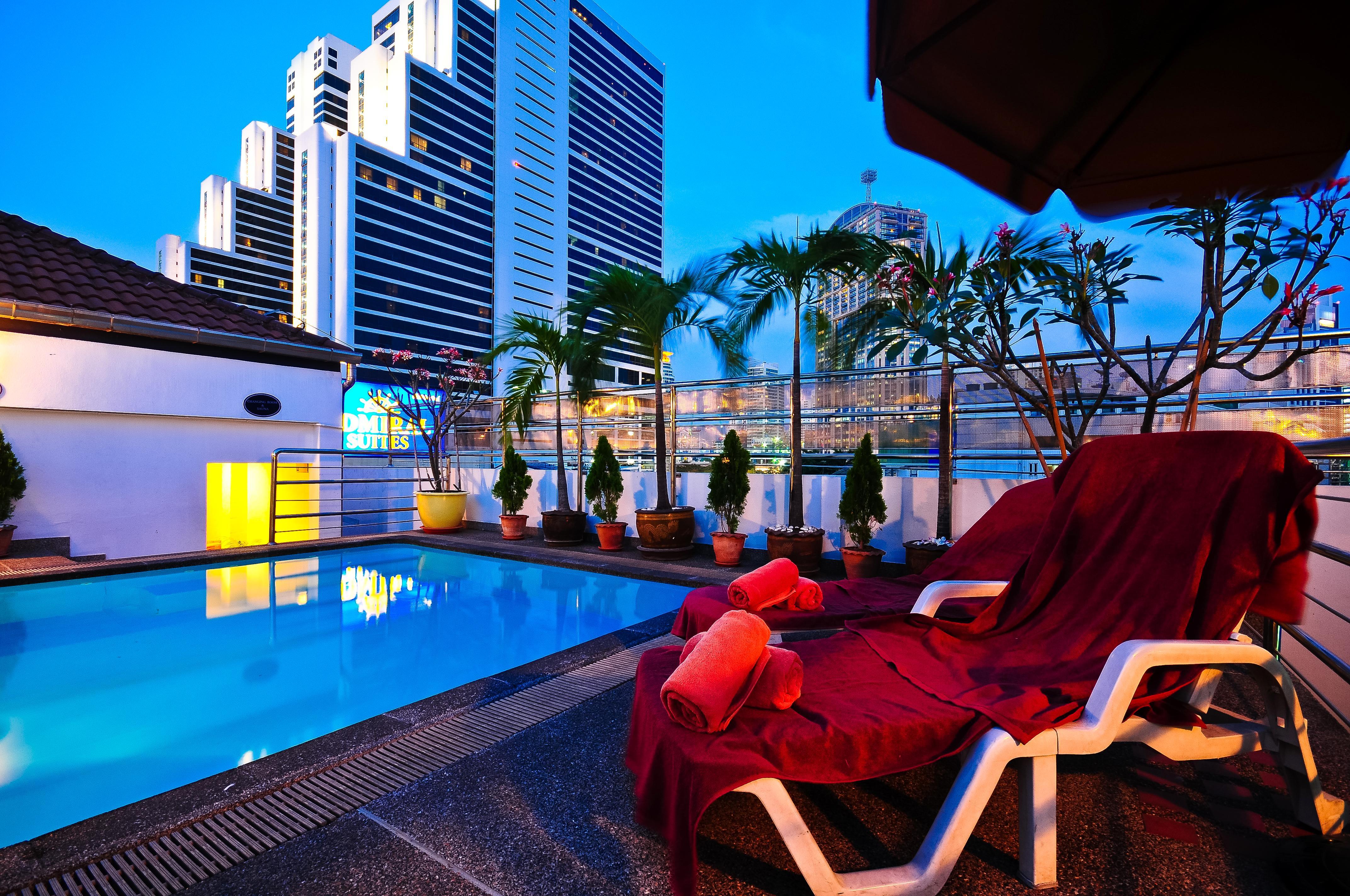 Admiral Suites Банкок Екстериор снимка