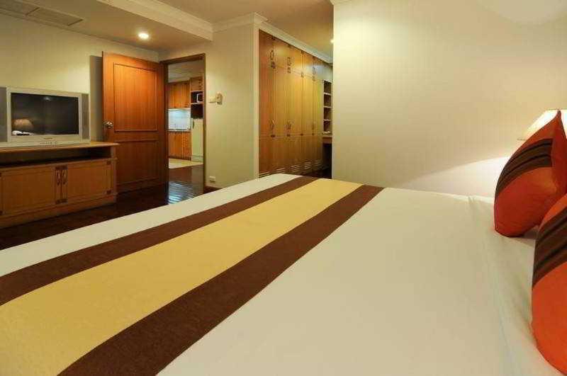 Admiral Suites Банкок Екстериор снимка