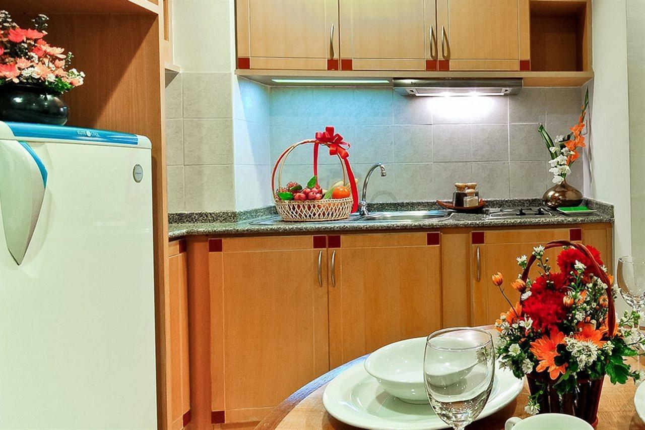 Admiral Suites Банкок Екстериор снимка