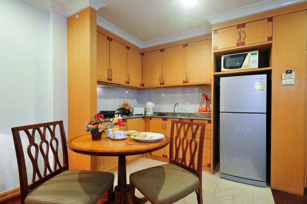 Admiral Suites Банкок Екстериор снимка