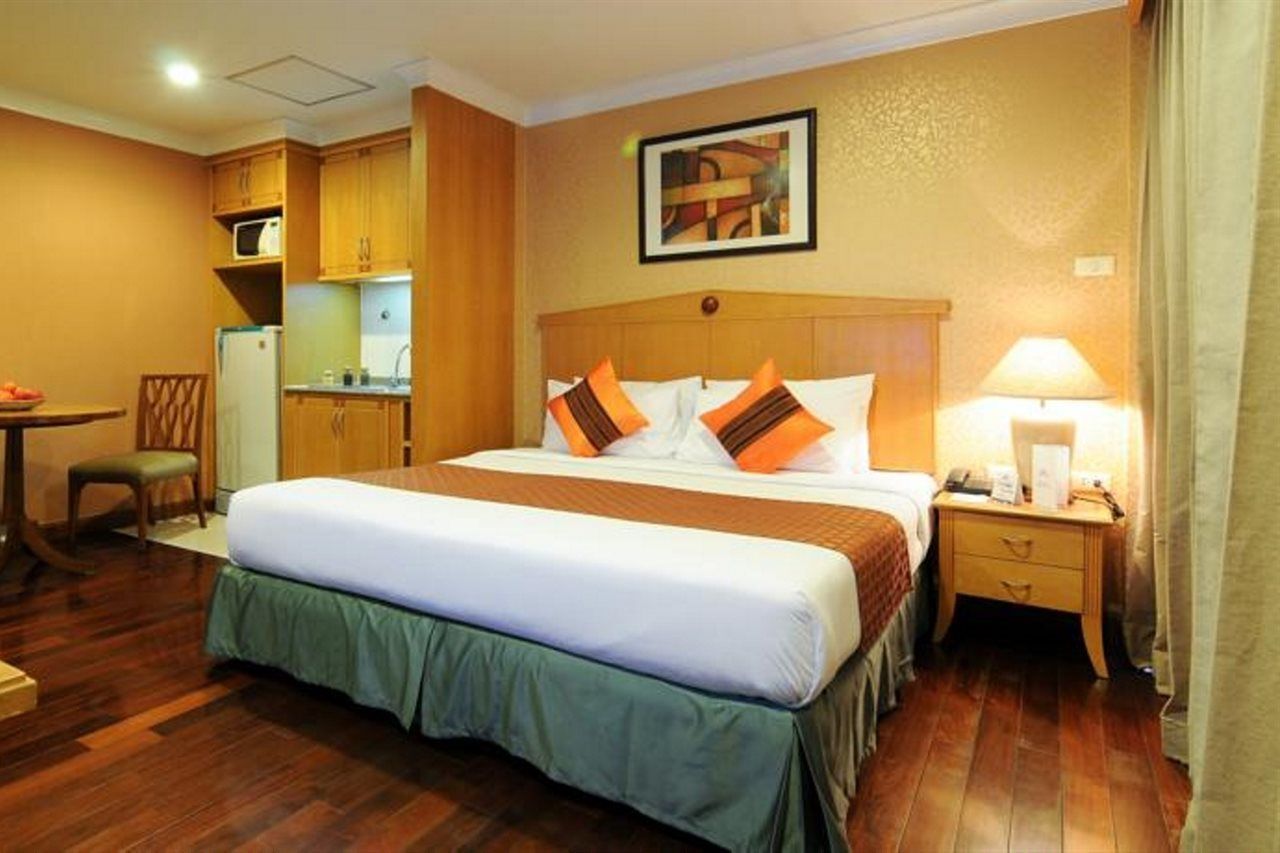 Admiral Suites Банкок Екстериор снимка