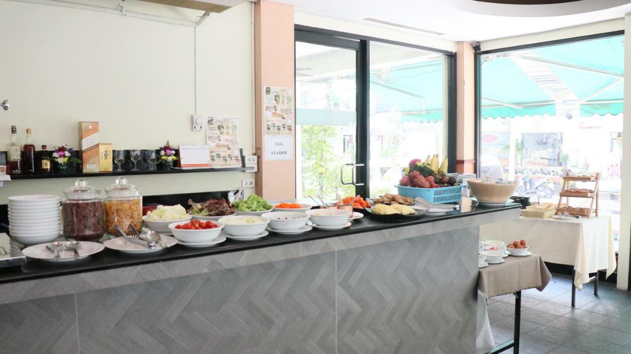 Admiral Suites Банкок Екстериор снимка