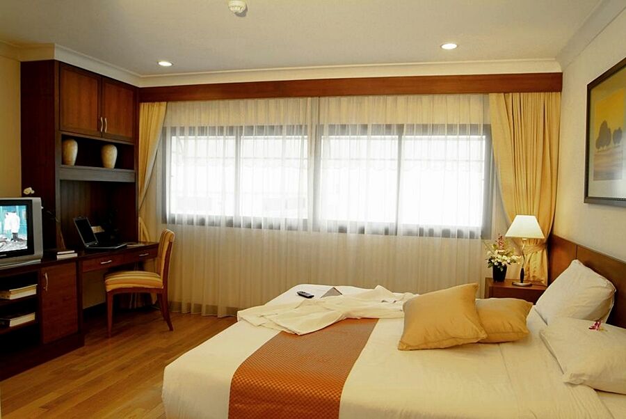 Admiral Suites Банкок Екстериор снимка